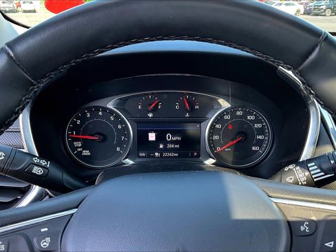 Used 2023 Chevrolet Equinox Premier image 13