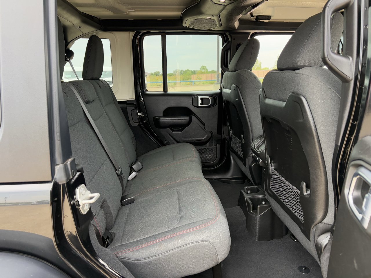Used 2024 Jeep Wrangler Unlimited Rubicon AWD/4WD image 31