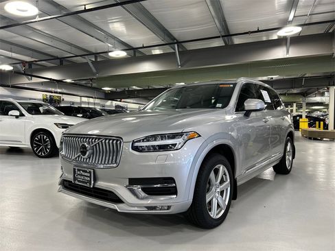 Used 2024 Volvo XC90 B5 Core w/ Protection Package Premier image 5