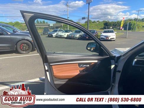 Used 2017 BMW 330i xDrive Sedan AWD/4WD image 5
