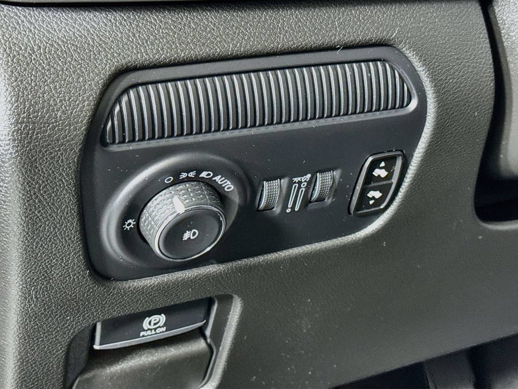 Used 2024 Jeep Wagoneer Series III AWD/4WD image 10