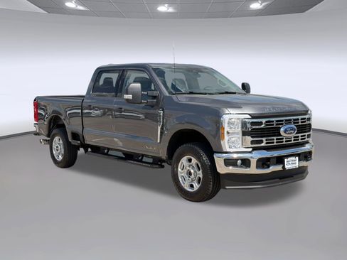 Used 2025 Ford F250 XLT AWD/4WD image 7