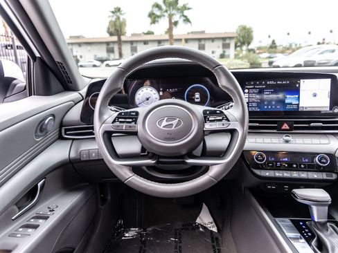 Used 2025 Hyundai Elantra SEL FWD image 26