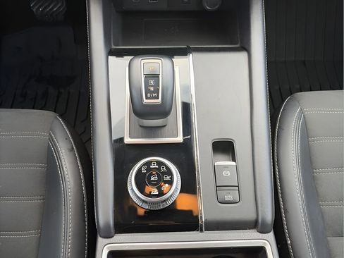 Used 2024 Mitsubishi Outlander SE AWD/4WD image 11
