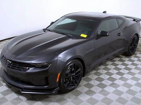 Used 2024 Chevrolet Camaro LT RWD image 3