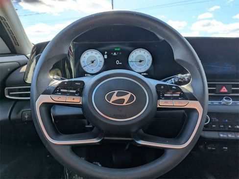 Used 2024 Hyundai Elantra SEL image 18