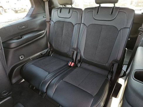 New 2025 Jeep Grand Cherokee L Altitude image 22