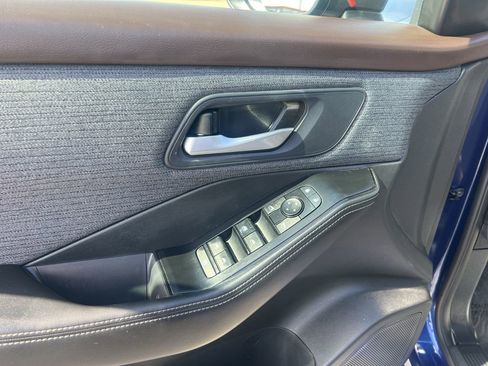 Used 2023 Nissan Rogue SV image 14