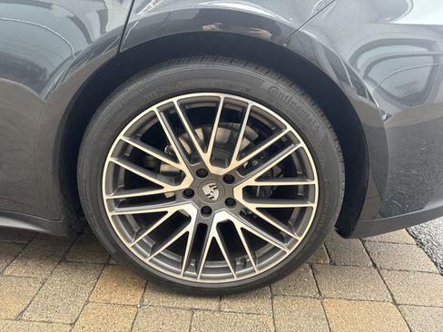 Used 2024 Porsche Panamera RWD image 31