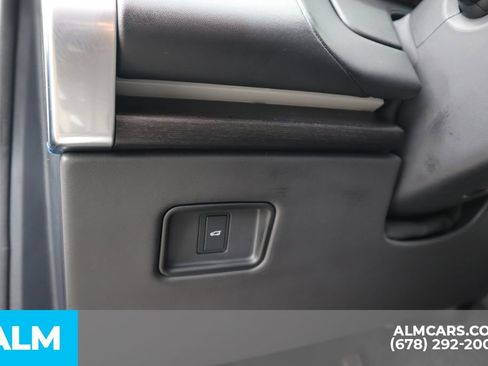 Used 2025 Land Rover Range Rover Long Wheelbase SE image 17