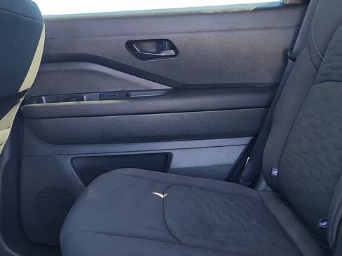 Used 2025 Nissan Pathfinder SV image 16