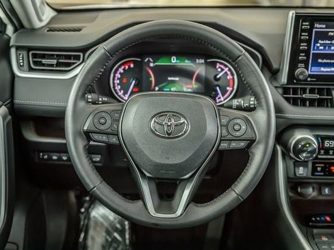 Used 2020 Toyota RAV4 Limited image 26