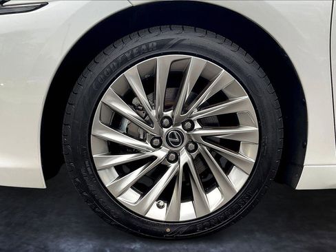 Used 2021 Lexus ES 250 w/ Luxury Package image 8