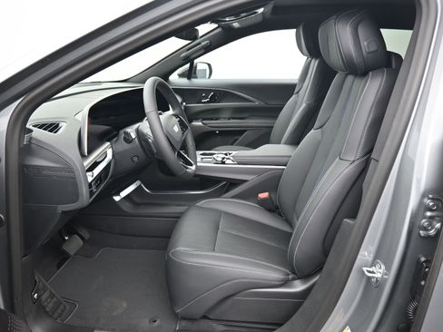 New 2025 Cadillac Lyriq Luxury image 11