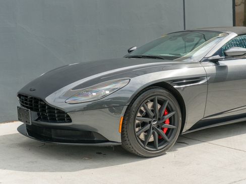 Used 2021 Aston Martin DB11 Volante image 23