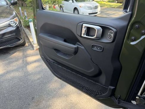 Used 2022 Jeep Wrangler Sport AWD/4WD image 19
