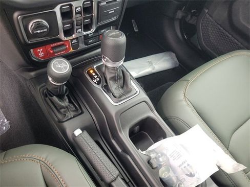 New 2025 Jeep Gladiator Mojave image 25