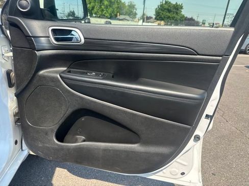 Used 2019 Jeep Grand Cherokee Altitude AWD/4WD image 22