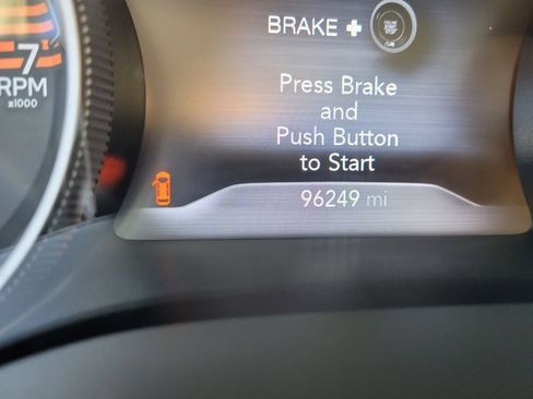 Used 2019 Jeep Cherokee Limited image 3