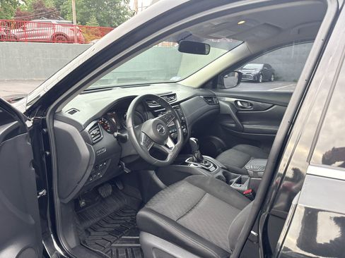 Used 2018 Nissan Rogue SV w/ Premium Package AWD/4WD image 17