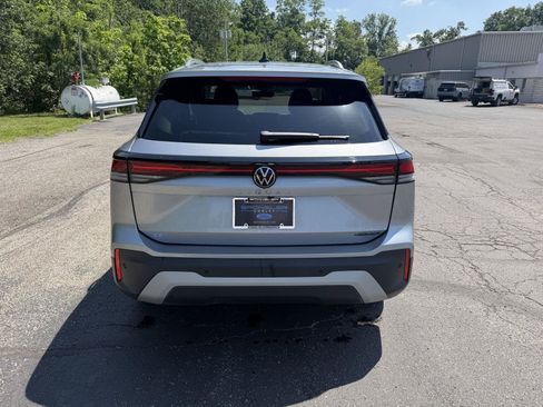 Used 2025 Volkswagen Tiguan SE FWD image 5