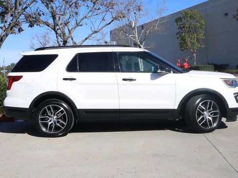 Used 2019 Ford Explorer Sport image 2
