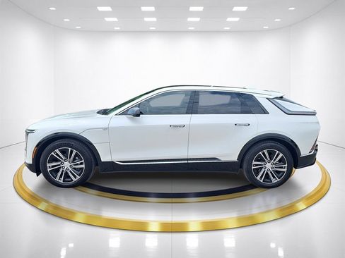Used 2024 Cadillac Lyriq Luxury w/ LPO, Floor Liner Package RWD image 8