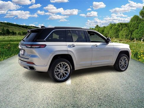 Certified 2022 Jeep Grand Cherokee Summit w/ Adv Protech Group IV image 4