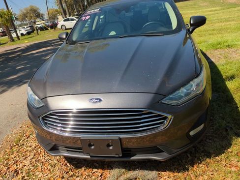Used 2019 Ford Fusion SE w/ Equipment Group 151A image 2