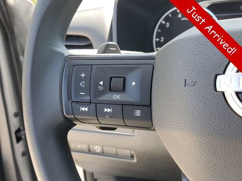 Used 2025 Nissan Rogue S AWD/4WD image 23