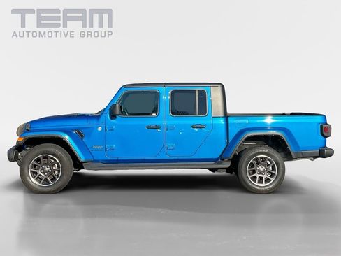 Used 2022 Jeep Gladiator Overland image 3