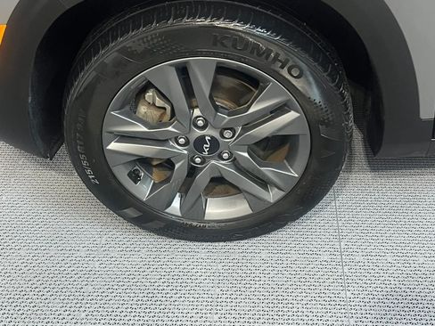 Used 2023 Kia Seltos LX AWD/4WD image 9