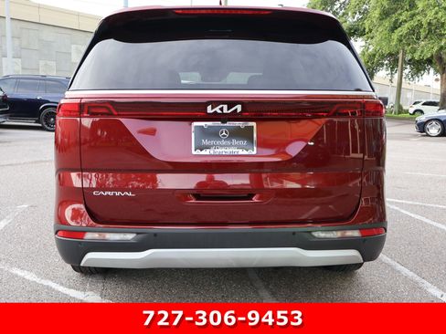 Used 2023 Kia Carnival EX FWD image 7