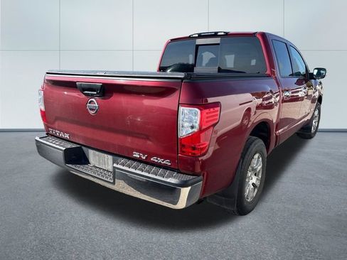 Used 2018 Nissan Titan SV AWD/4WD image 3