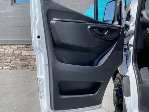 Used 2021 Mercedes-Benz Sprinter 4500 image 11