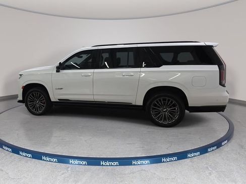 Certified 2024 Cadillac Escalade ESV V w/ LPO, Floor Liner Package AWD/4WD image 7