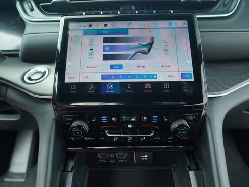 New 2025 Jeep Grand Cherokee L Limited w/ Luxury Tech Group II image 32