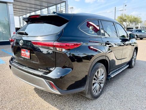 Used 2022 Toyota Highlander Platinum image 7