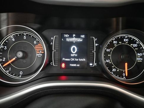 Used 2016 Jeep Cherokee Sport AWD/4WD image 12