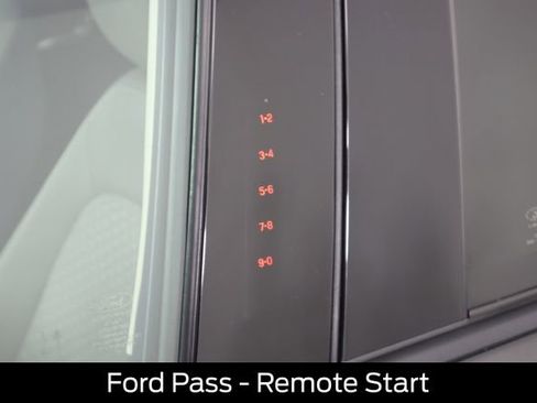 Used 2020 Ford Escape SE image 11