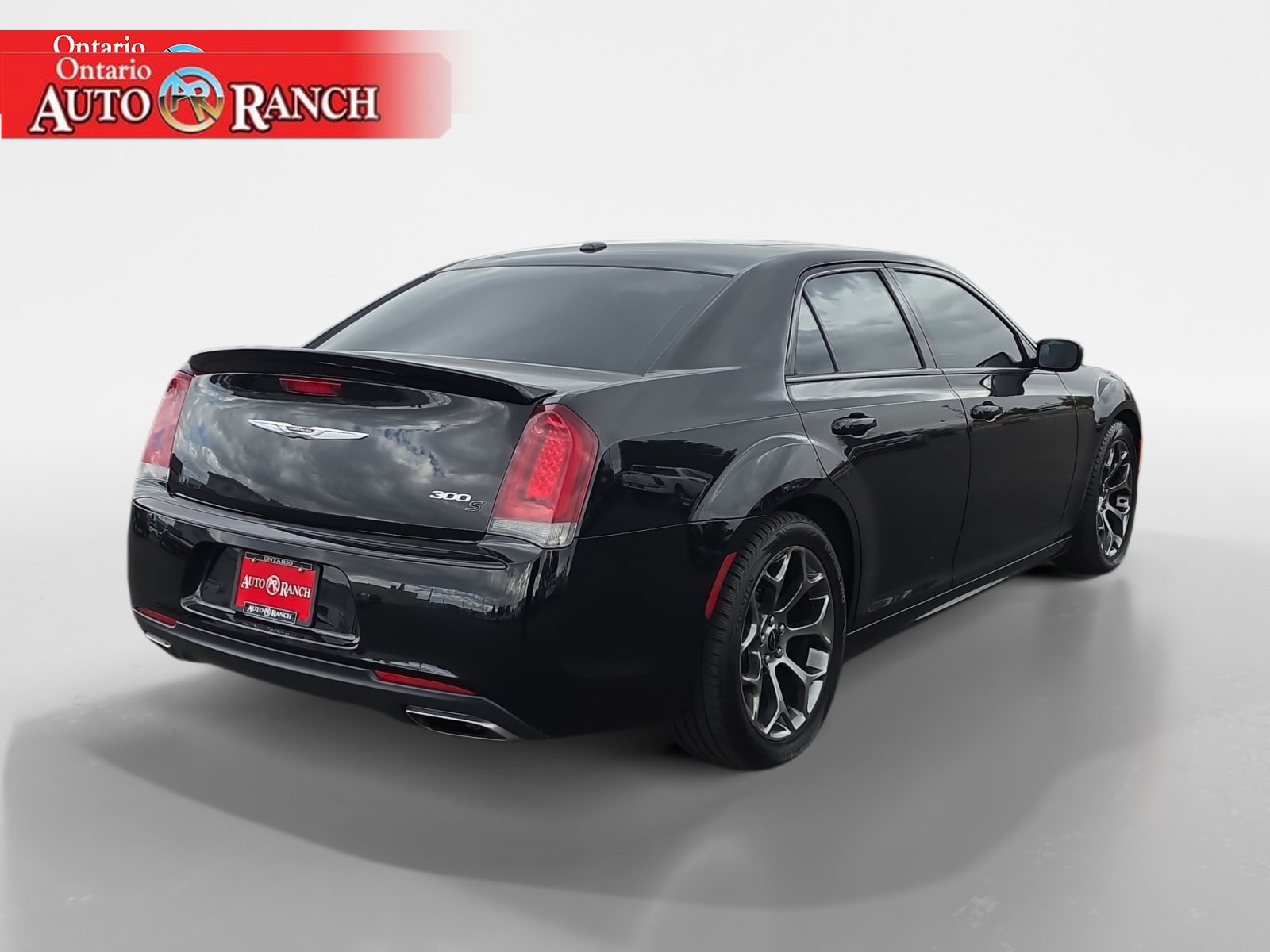 Used 2017 Chrysler 300 S w/ S Model Appearance Package RWD image 5