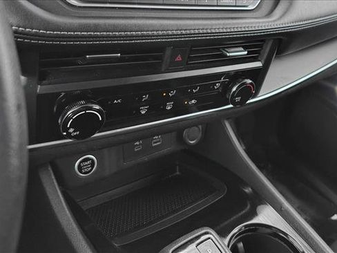 Used 2023 Nissan Rogue S image 15