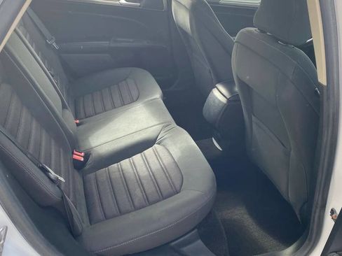 Used 2018 Ford Fusion SE FWD image 21