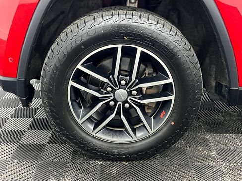 Used 2017 Jeep Grand Cherokee Trailhawk w/ Trailhawk Luxury Group AWD/4WD image 10