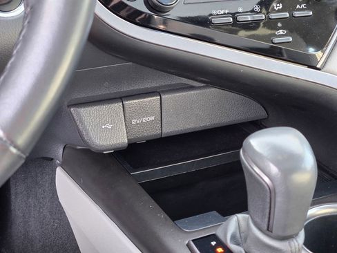 Used 2024 Toyota Camry SE image 34