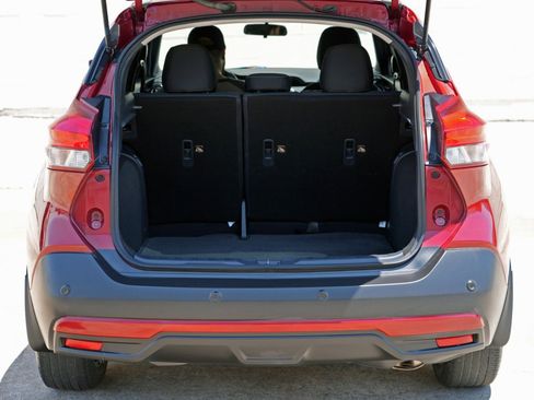 Used 2020 Nissan Kicks SR FWD image 9