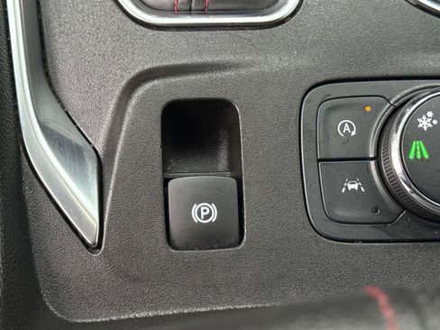 Used 2023 Chevrolet Traverse RS FWD image 31