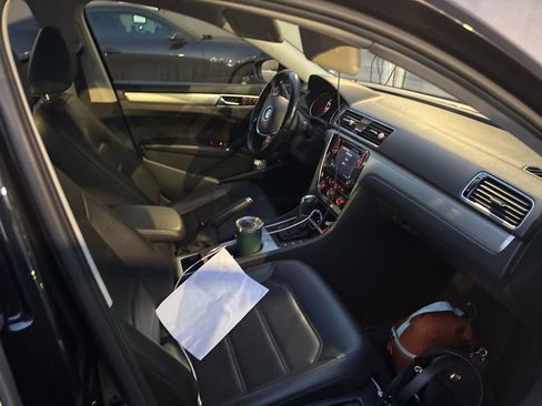 Used 2019 Volkswagen Passat 2.0T Wolfsburg image 8