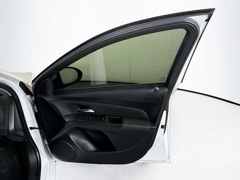 Used 2016 Chevrolet Cruze LT image 29