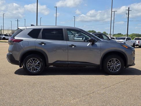 Used 2023 Nissan Rogue S AWD/4WD image 4